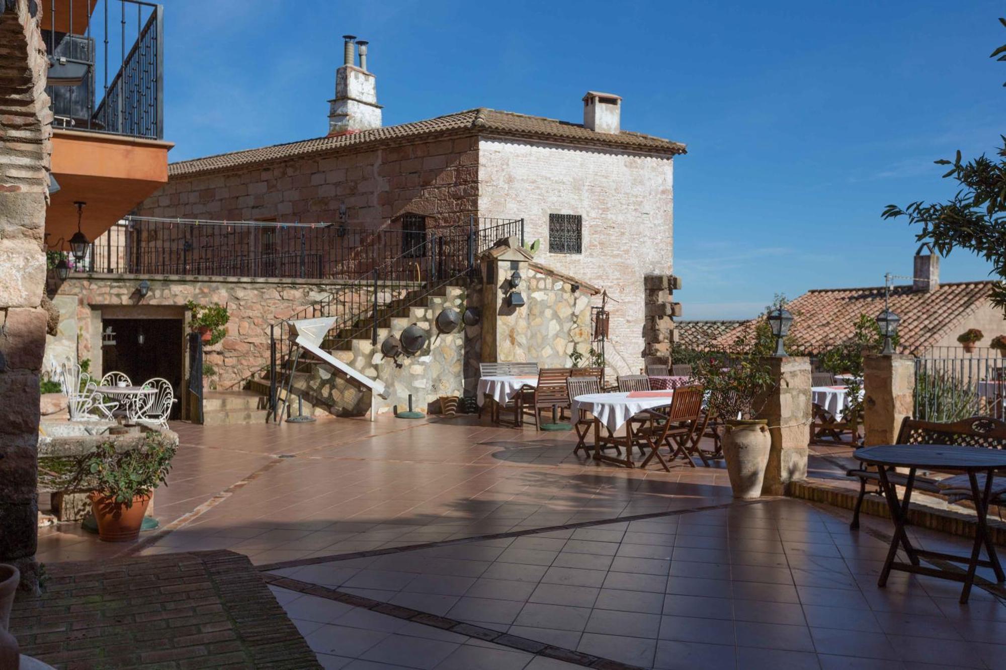 Hotel Palacio Guzmanes Baños de la Encina Esterno foto